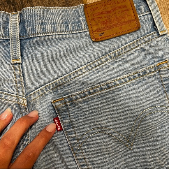 Levi’s Premium Capital Big E Vintage 30 Denim Distressed Shorts - Picture 4 of 9